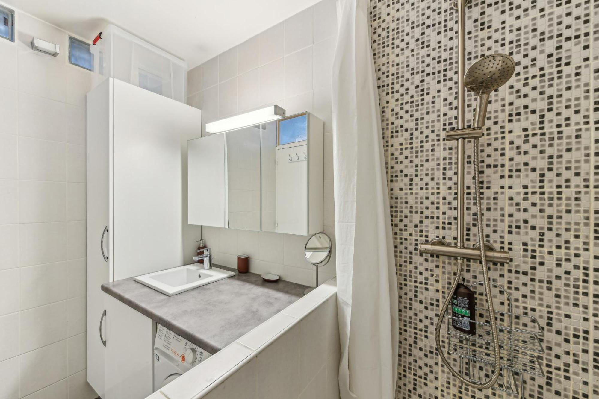 Chic And Comfortable Apart With Balcony Levallois-Perret Exterior foto