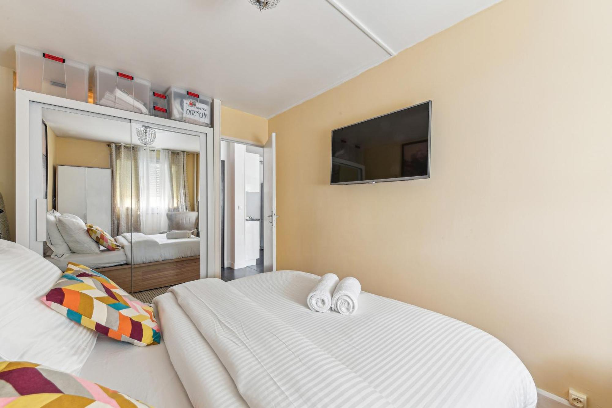 Chic And Comfortable Apart With Balcony Levallois-Perret Exterior foto